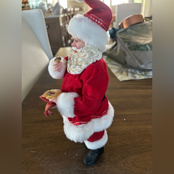 Ceramic standing Santa figurine, 12 x6” - Picture 8 of 8